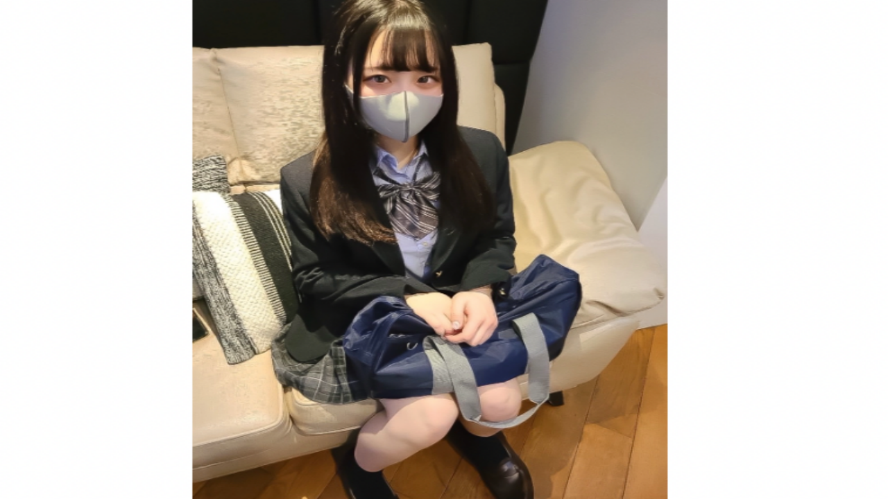 【初撮り】18歳黒髪清純制服美**みかちゃん！初生挿入！Fカップの**体に中出し！ - FC2 Video (Für Erwachsene)