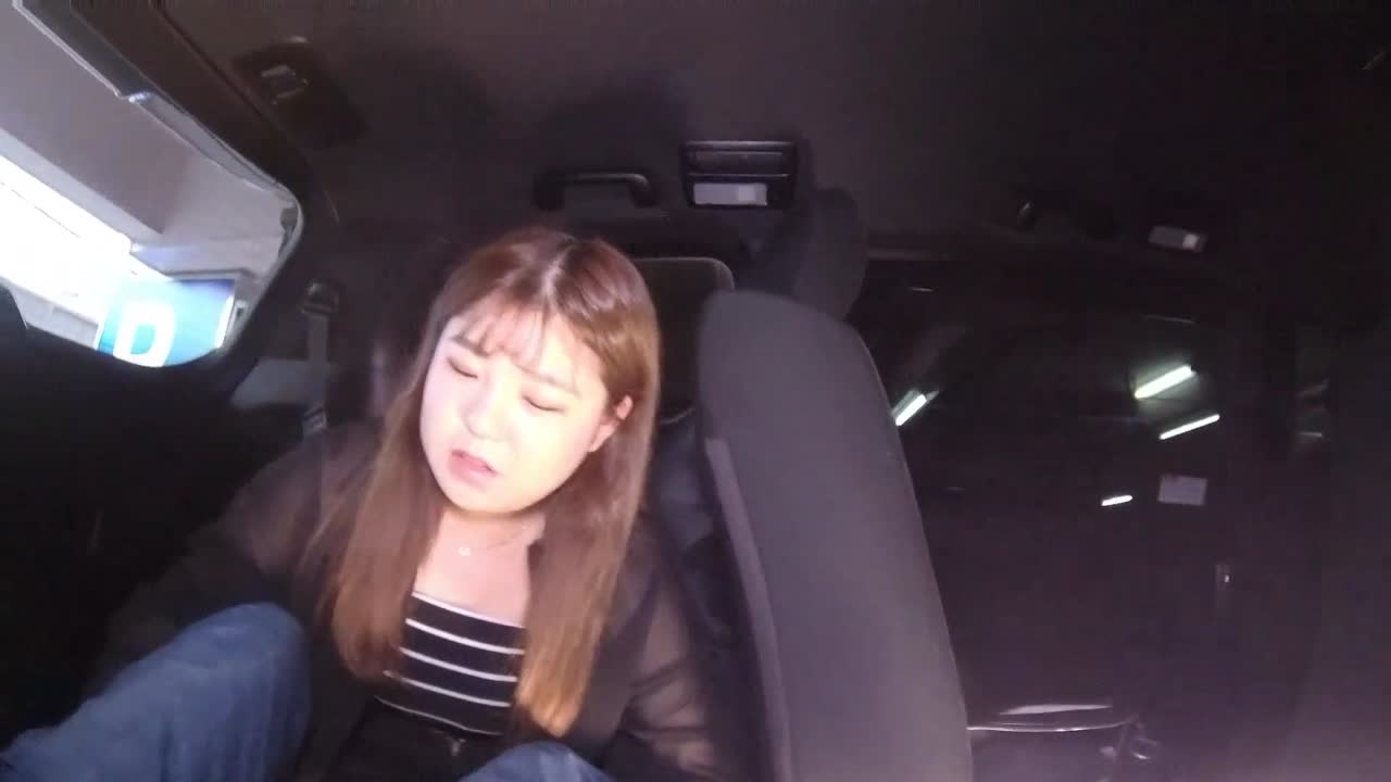 【個人撮影】20代可愛いぽちゃ子、ツンデレ車内フェラ動画です