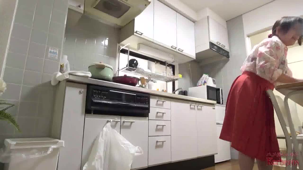 【無・人妻】自宅に突然押しかけて不倫相手だとバレて激エロ還暦超え超熟女を台所で**て**** - FC2 Video (Adult)